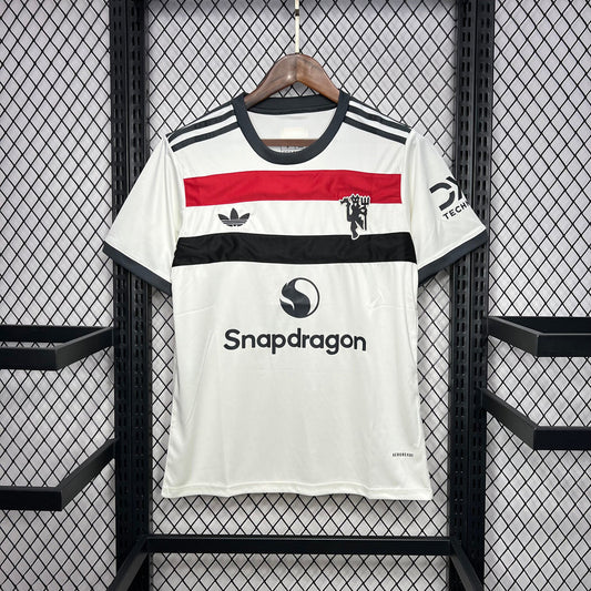 Manchester United third 2024-2025